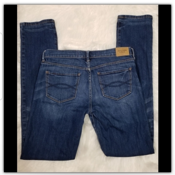 Abercrombie & Fitch size 28 x 35 = 6L - Picture 2 of 4